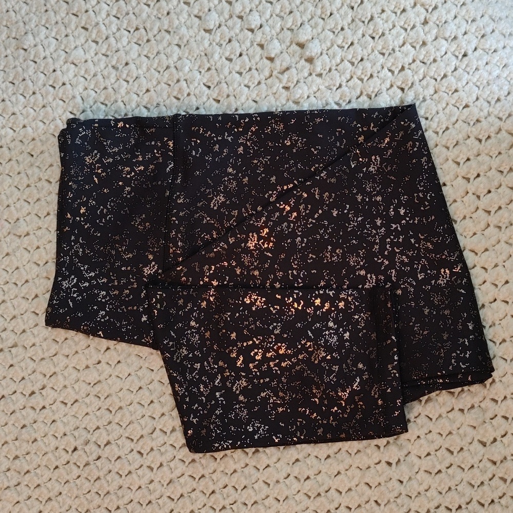 Black and gold leggings